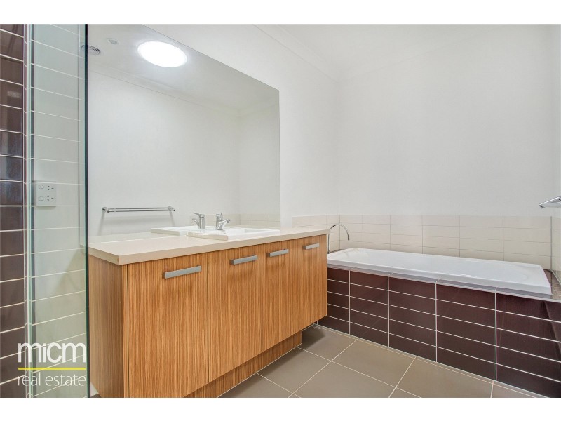 15 Broadbeach Circuit, Point Cook VIC 3030