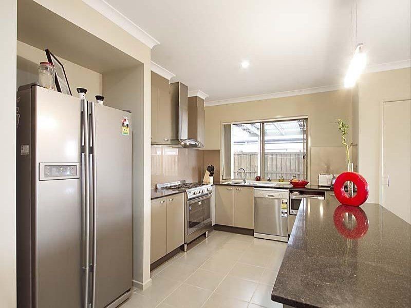 6 Ribbon Close, Point Cook VIC 3030