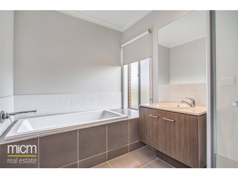 102 Middleton Drive, Point Cook VIC 3030