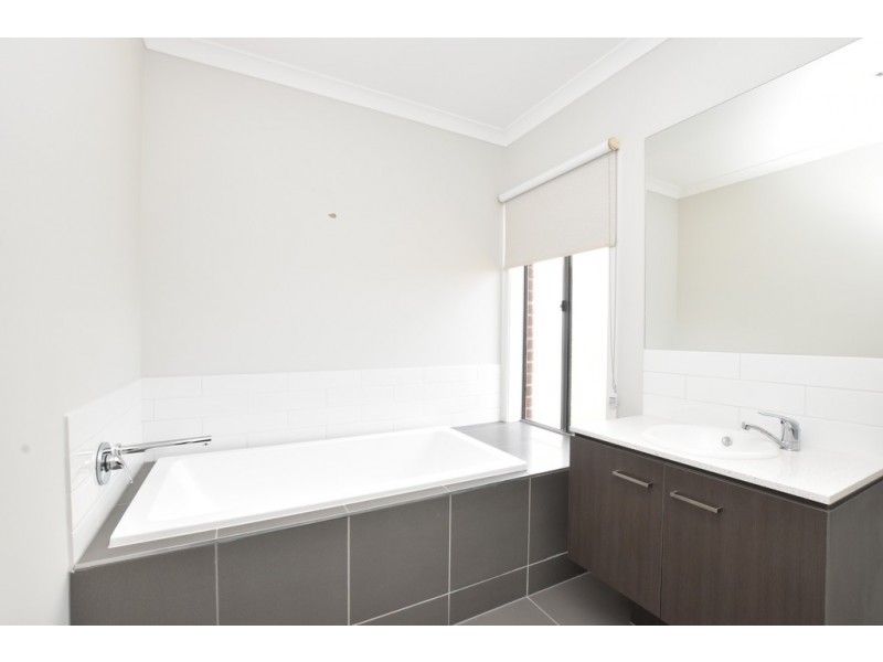 102 Middleton Drive, Point Cook VIC 3030