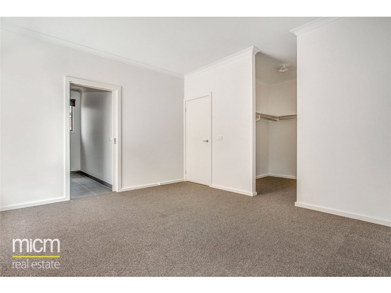 20 Rochester Grove, Truganina VIC 3029