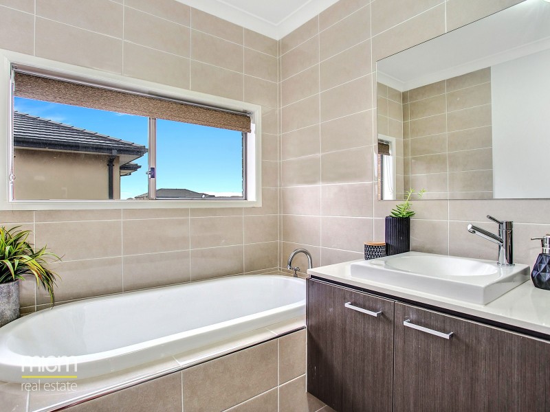 9 Knight Avenue, Point Cook VIC 3030