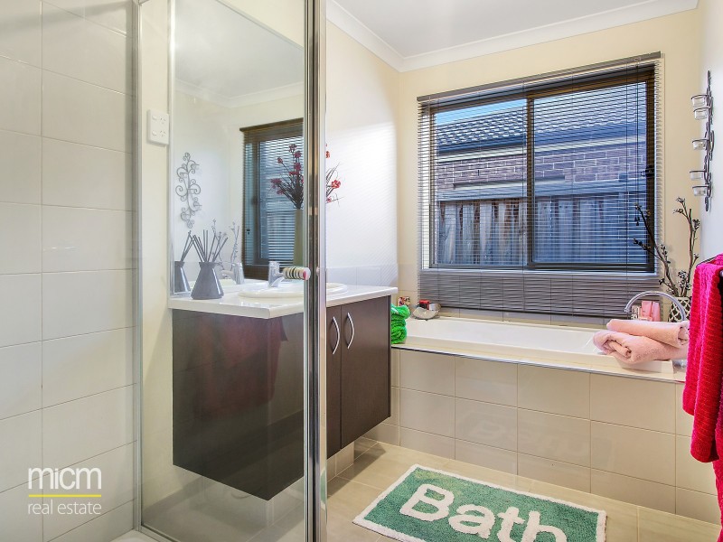 23 Mcwilliams Crescent, Point Cook VIC 3030