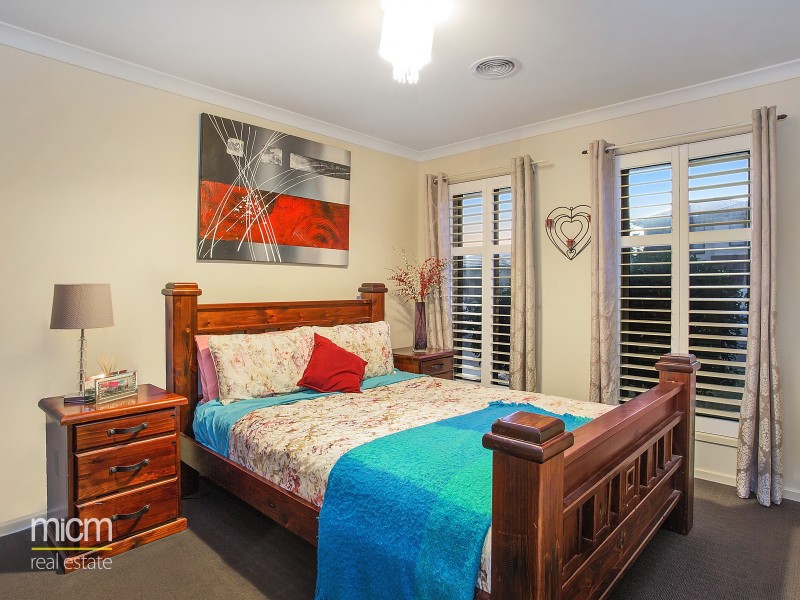 23 Mcwilliams Crescent, Point Cook VIC 3030