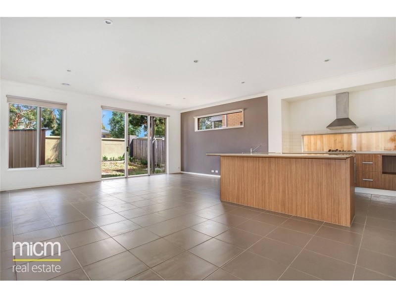 15 Broadbeach Circuit, Point Cook VIC 3030
