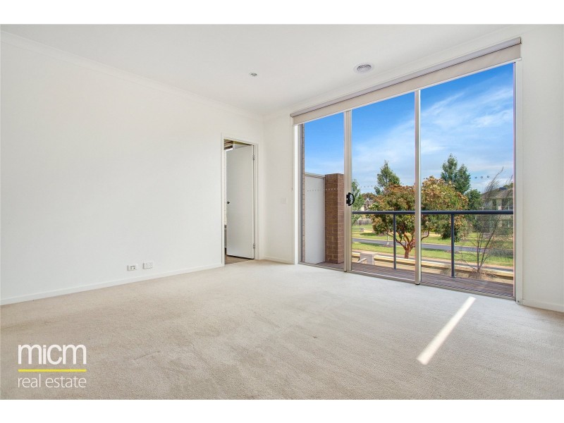 15 Broadbeach Circuit, Point Cook VIC 3030