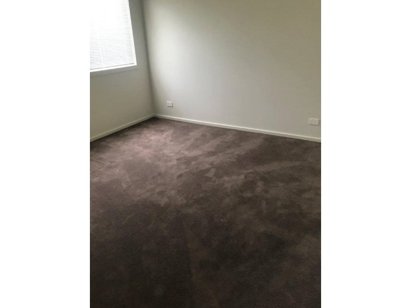 8 Tamworth Grove, Point Cook VIC 3030