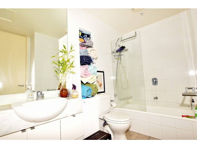 REF 010205/88 Kavanagh Street, Southbank VIC 3006