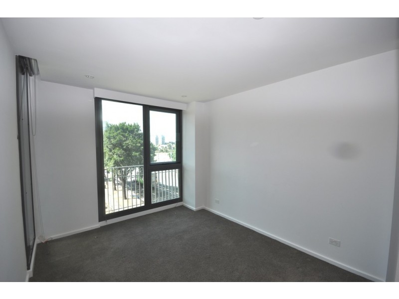 REF 010505/98 Fawkner Street, Southbank VIC 3006