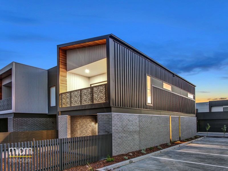 24 Broadside Walk, Point Cook VIC 3030