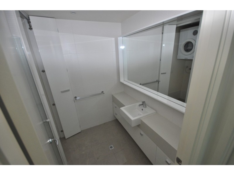 REF 010808/180 City Road, Southbank VIC 3006