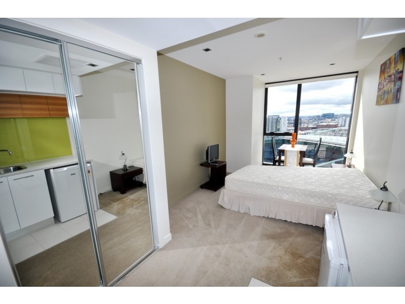 2510B/100 Harbour Esplanade, Docklands VIC 3008