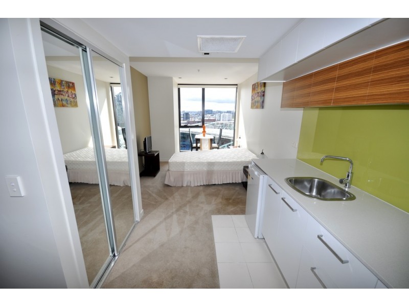 2510B/100 Harbour Esplanade, Docklands VIC 3008