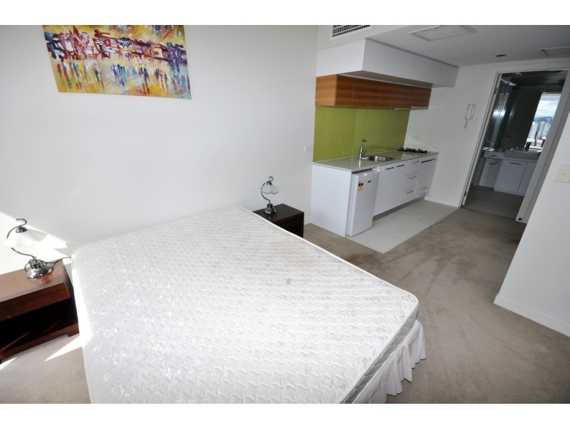 2510B/100 Harbour Esplanade, Docklands VIC 3008