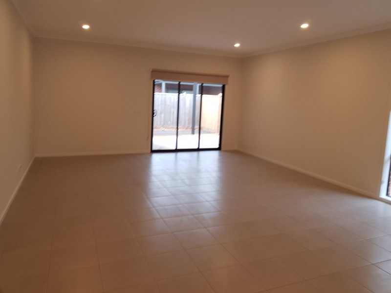 16 Sorrenberg Street, Point Cook VIC 3030