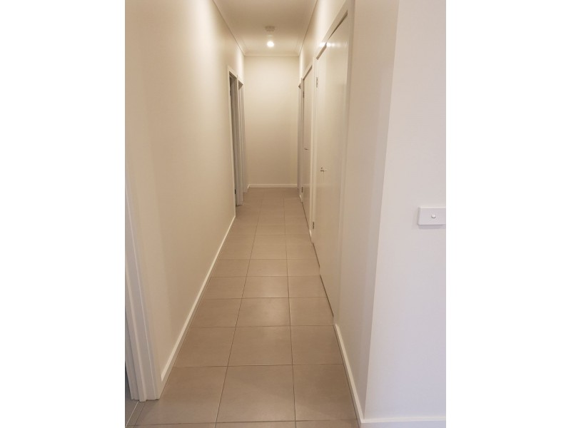 16 Sorrenberg Street, Point Cook VIC 3030