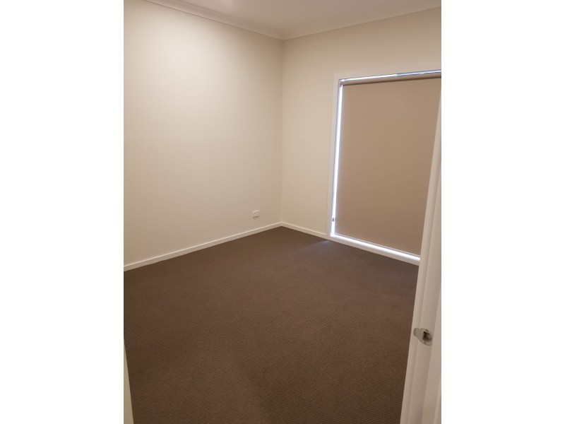 16 Sorrenberg Street, Point Cook VIC 3030