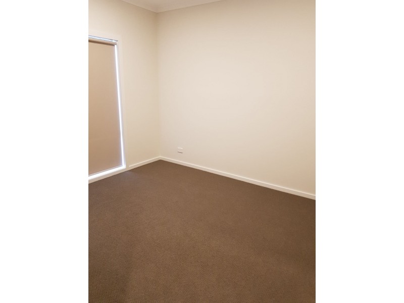 16 Sorrenberg Street, Point Cook VIC 3030