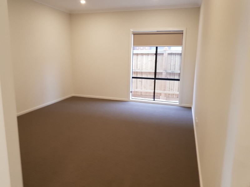 16 Sorrenberg Street, Point Cook VIC 3030