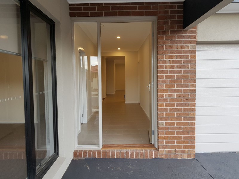 16 Sorrenberg Street, Point Cook VIC 3030