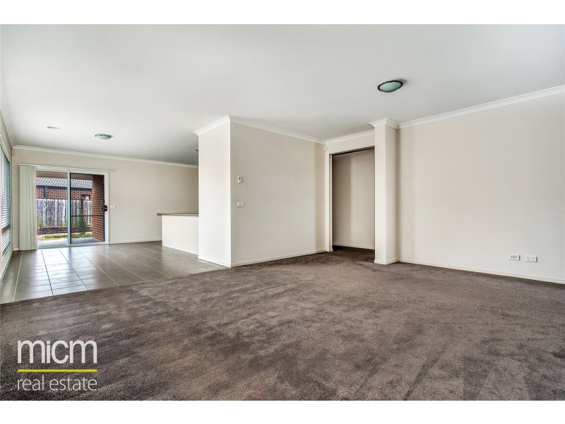 44 Spectacle Crescent, Point Cook VIC 3030