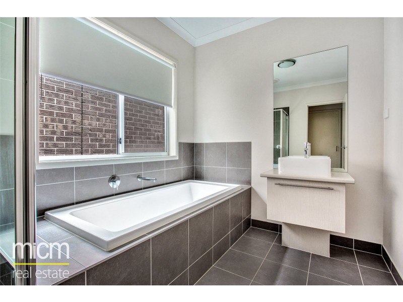 44 Spectacle Crescent, Point Cook VIC 3030