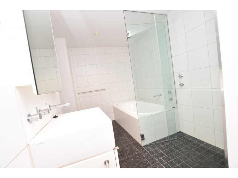 125/55 Victoria Harbour Promenade, Docklands VIC 3008