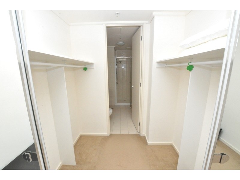 165/83 Whiteman Street, Southbank VIC 3006