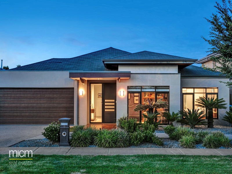 6 Bell Crescent, Point Cook VIC 3030