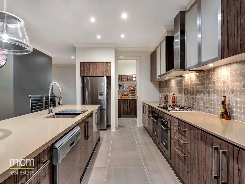 6 Bell Crescent, Point Cook VIC 3030