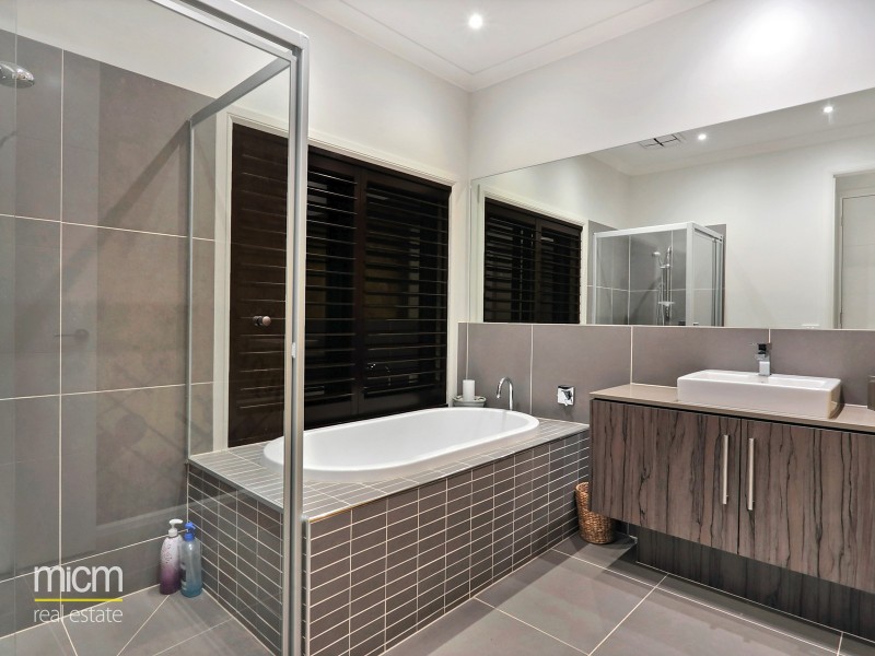 6 Bell Crescent, Point Cook VIC 3030
