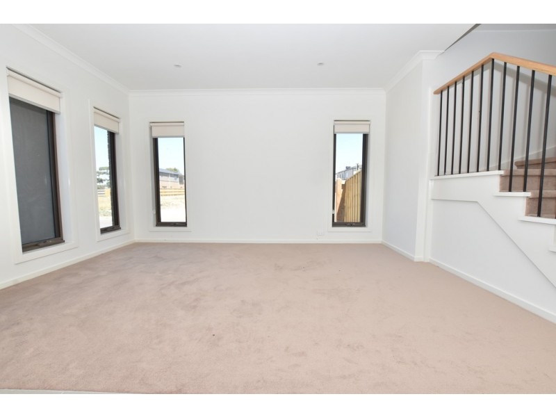 66 Dingo Street, Point Cook VIC 3030