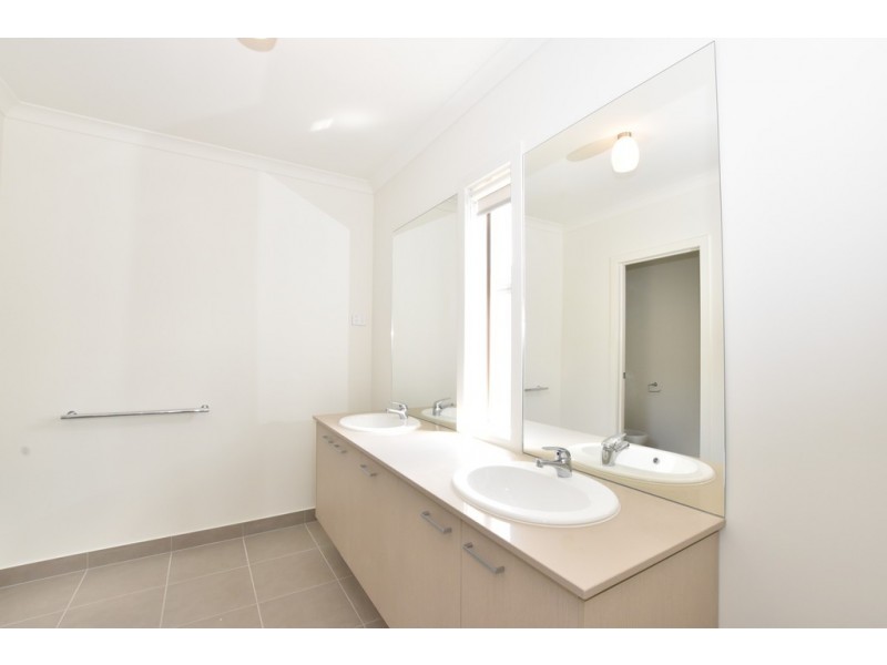 66 Dingo Street, Point Cook VIC 3030