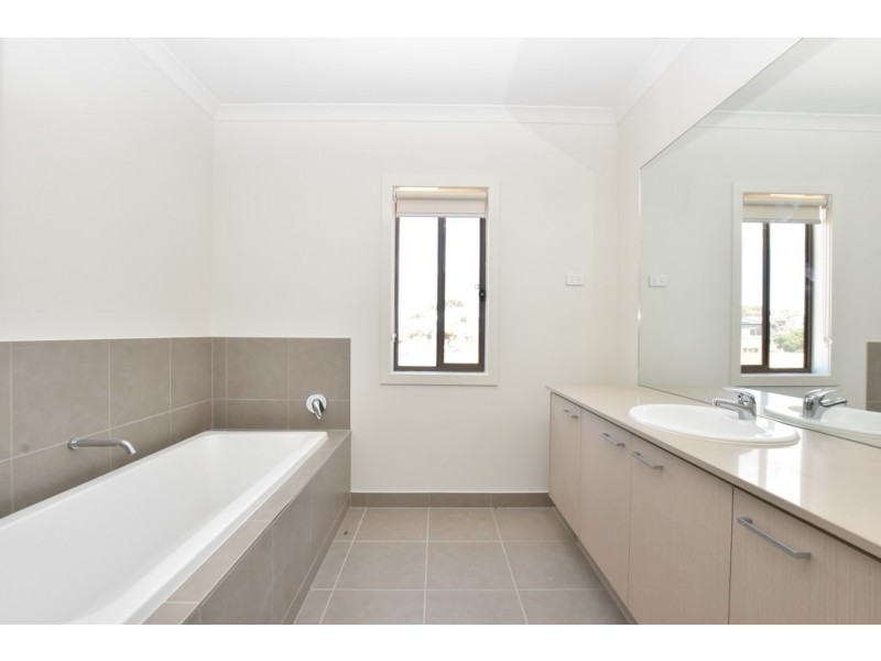 66 Dingo Street, Point Cook VIC 3030