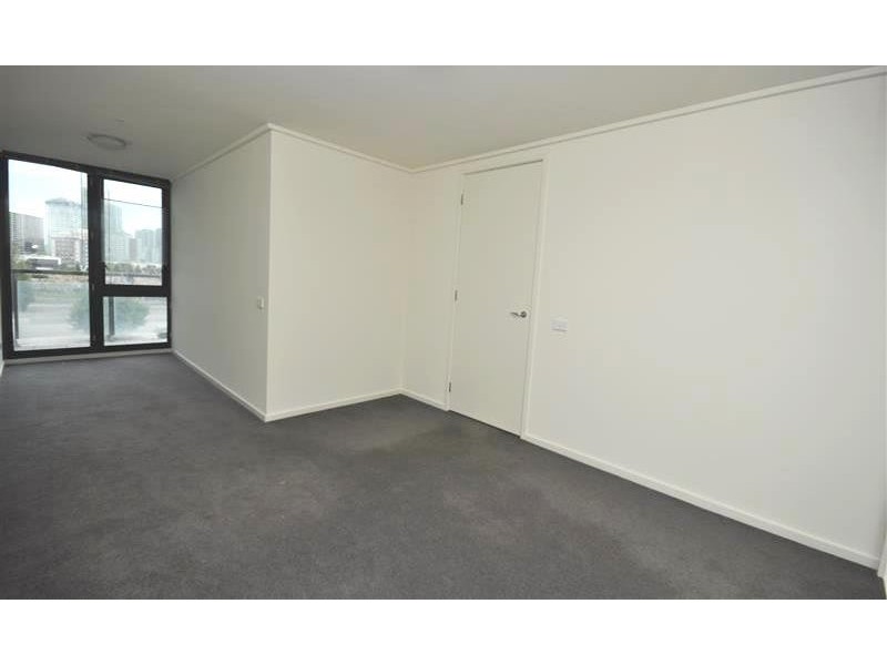 REF 012941/100 Kavanagh Street, Southbank VIC 3006