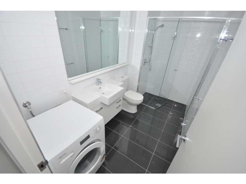 REF 013002/118 Kavanagh Street, Southbank VIC 3006