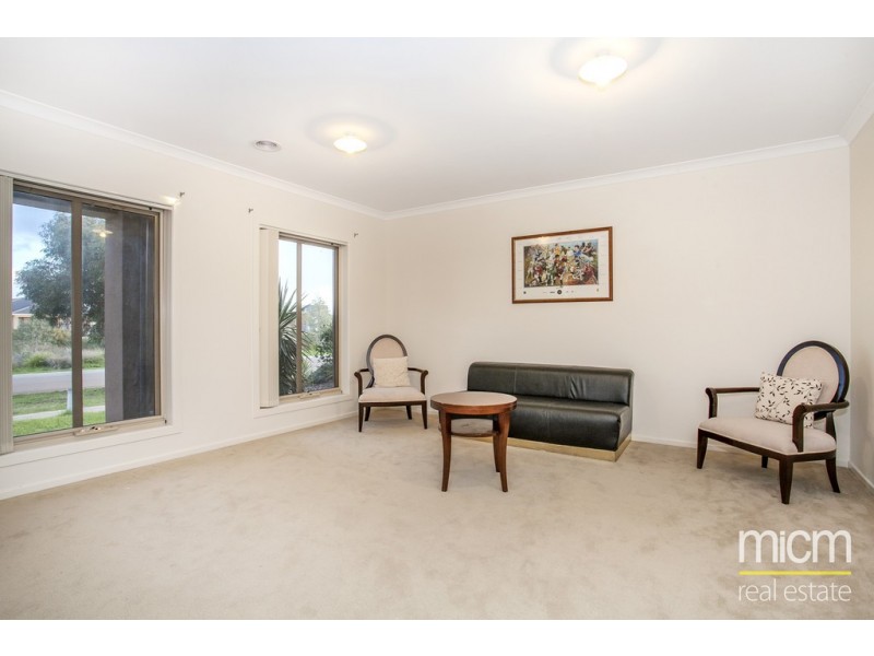 18 Umbrella Way, Point Cook VIC 3030