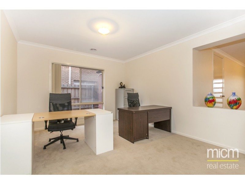 18 Umbrella Way, Point Cook VIC 3030