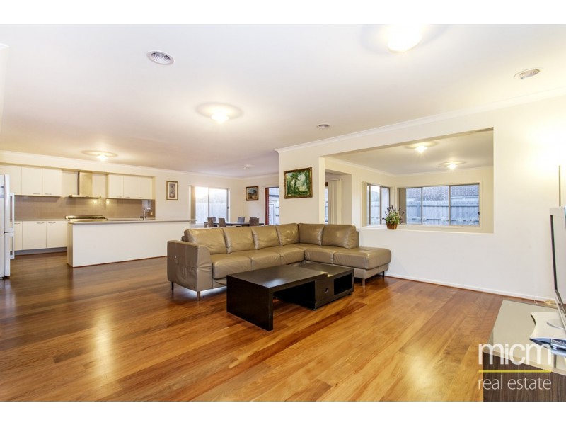 18 Umbrella Way, Point Cook VIC 3030