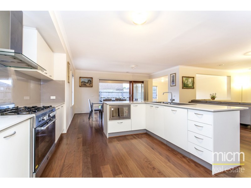 18 Umbrella Way, Point Cook VIC 3030