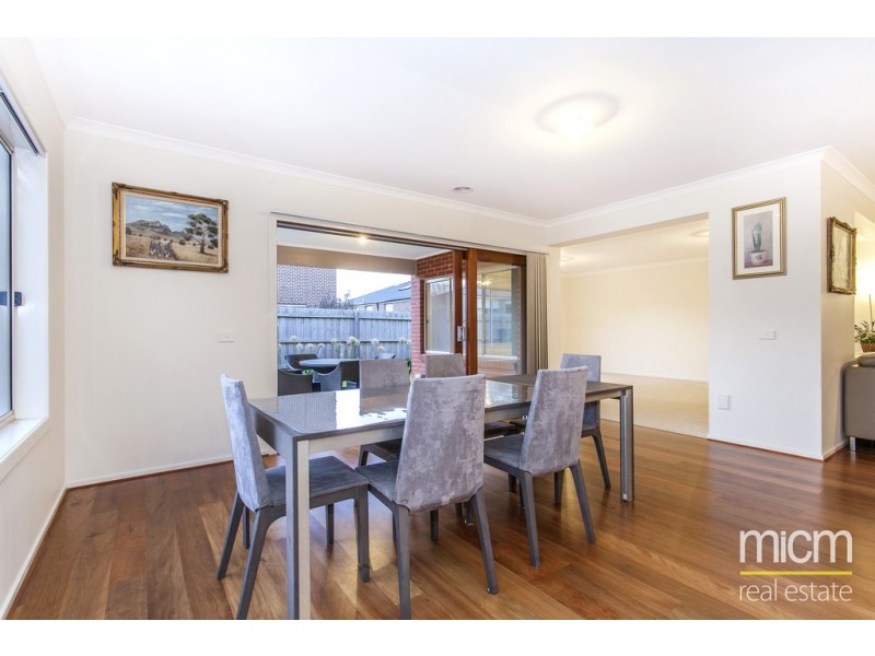 18 Umbrella Way, Point Cook VIC 3030