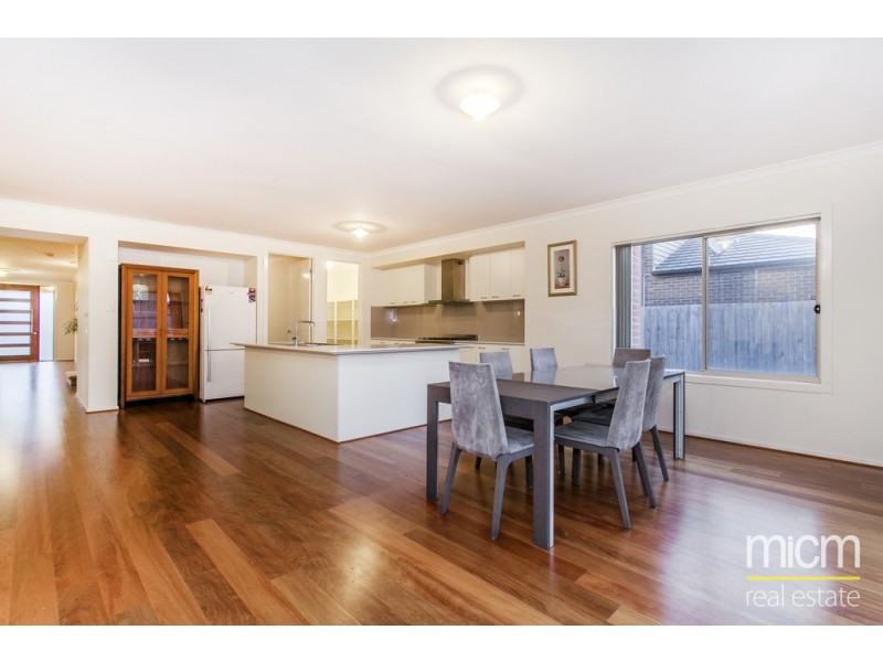 18 Umbrella Way, Point Cook VIC 3030