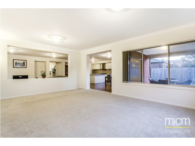 18 Umbrella Way, Point Cook VIC 3030