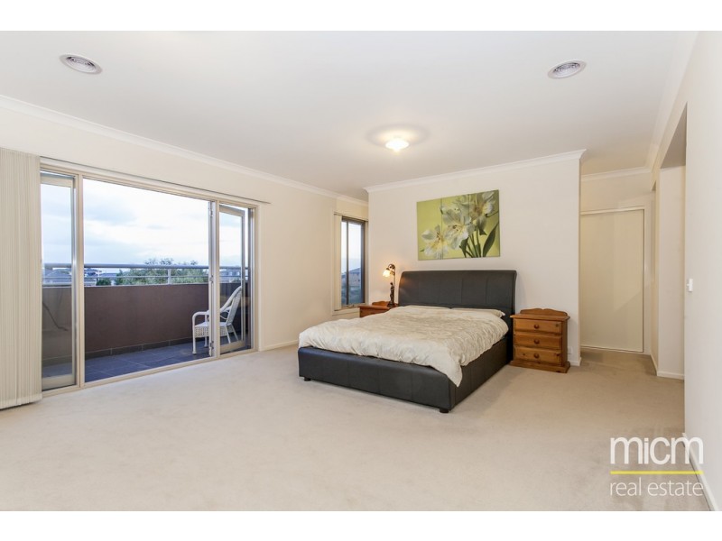 18 Umbrella Way, Point Cook VIC 3030