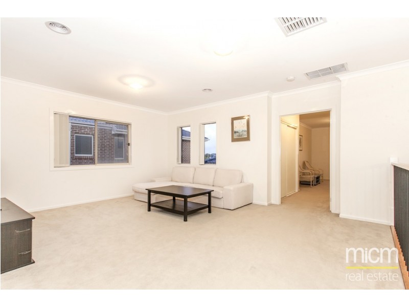 18 Umbrella Way, Point Cook VIC 3030