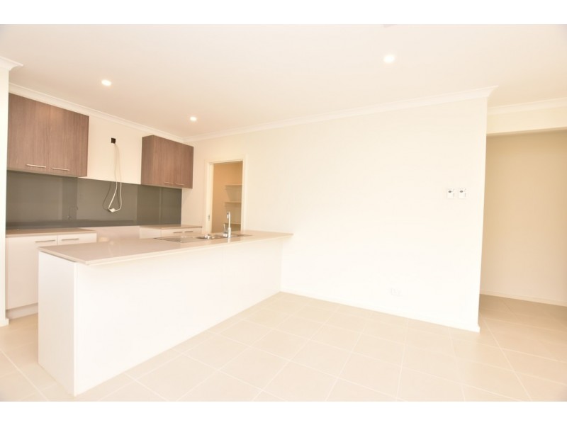 10 Benedore Way, Cranbourne North VIC 3977