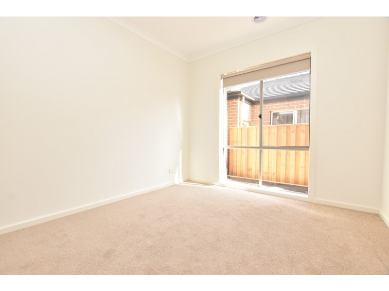 10 Benedore Way, Cranbourne North VIC 3977