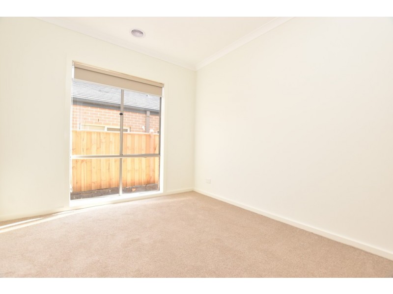 10 Benedore Way, Cranbourne North VIC 3977