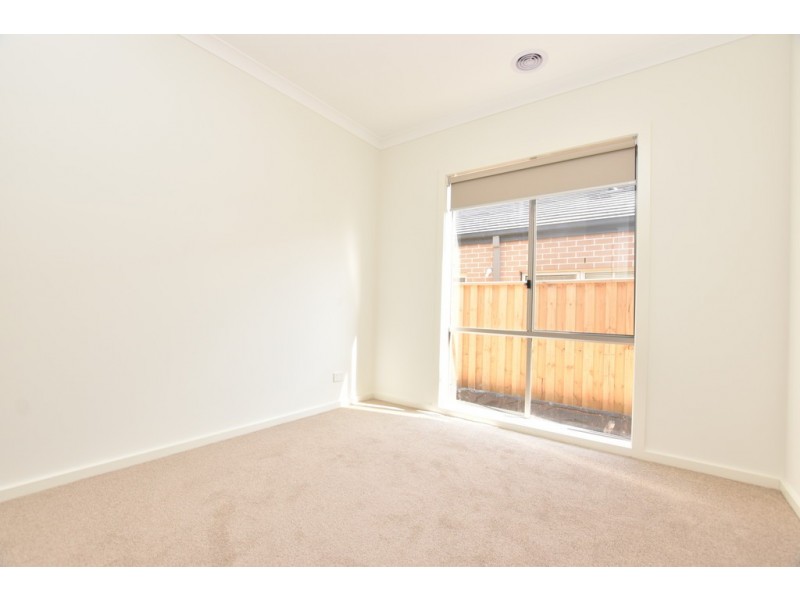 10 Benedore Way, Cranbourne North VIC 3977