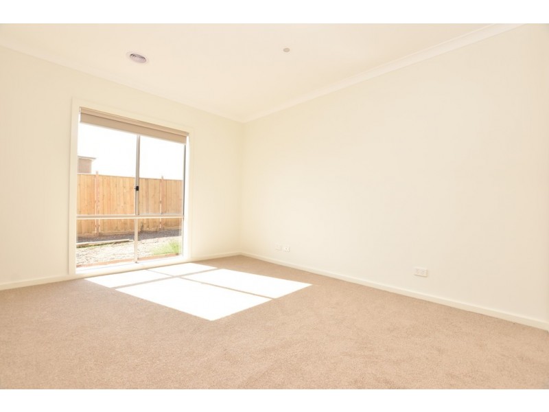 10 Benedore Way, Cranbourne North VIC 3977